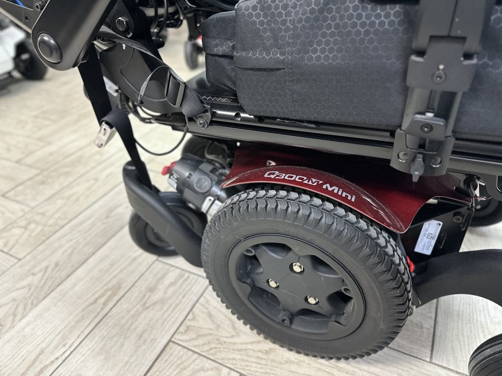 Quickie Q300 Mini With Power Seating System (SEDEO PRO)