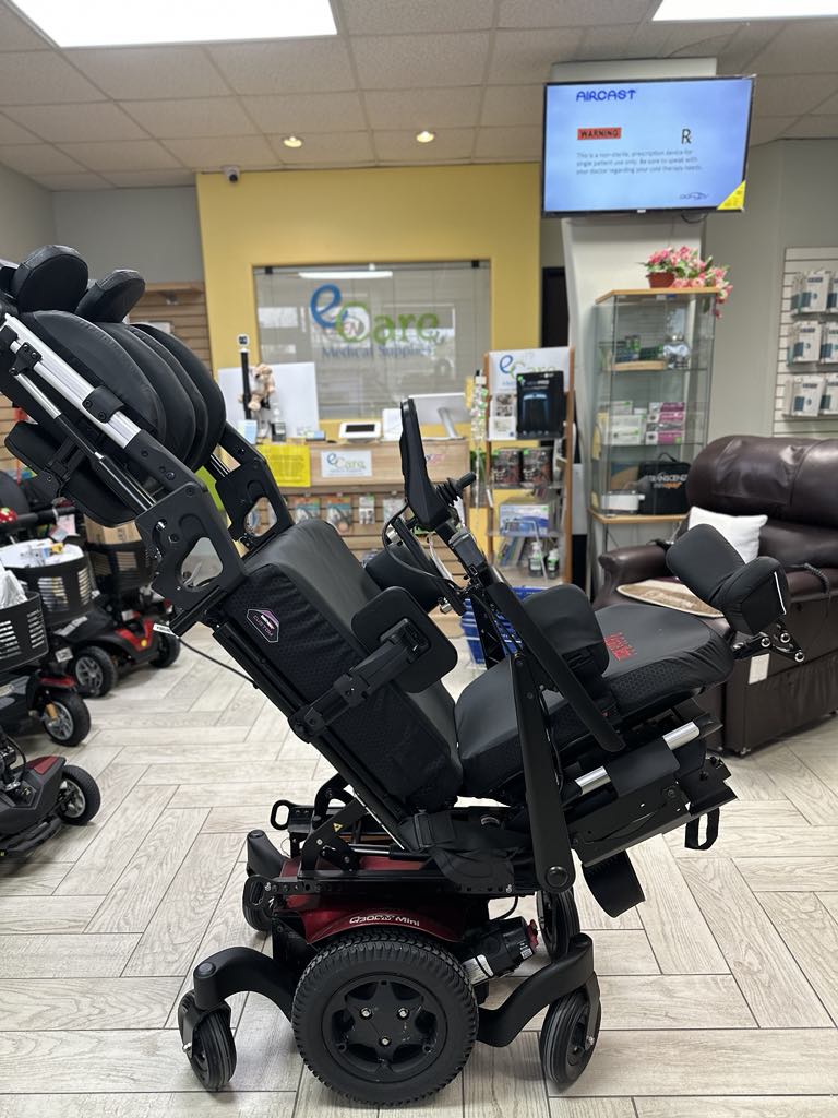 Quickie Q300 Mini With Power Seating System (SEDEO PRO)