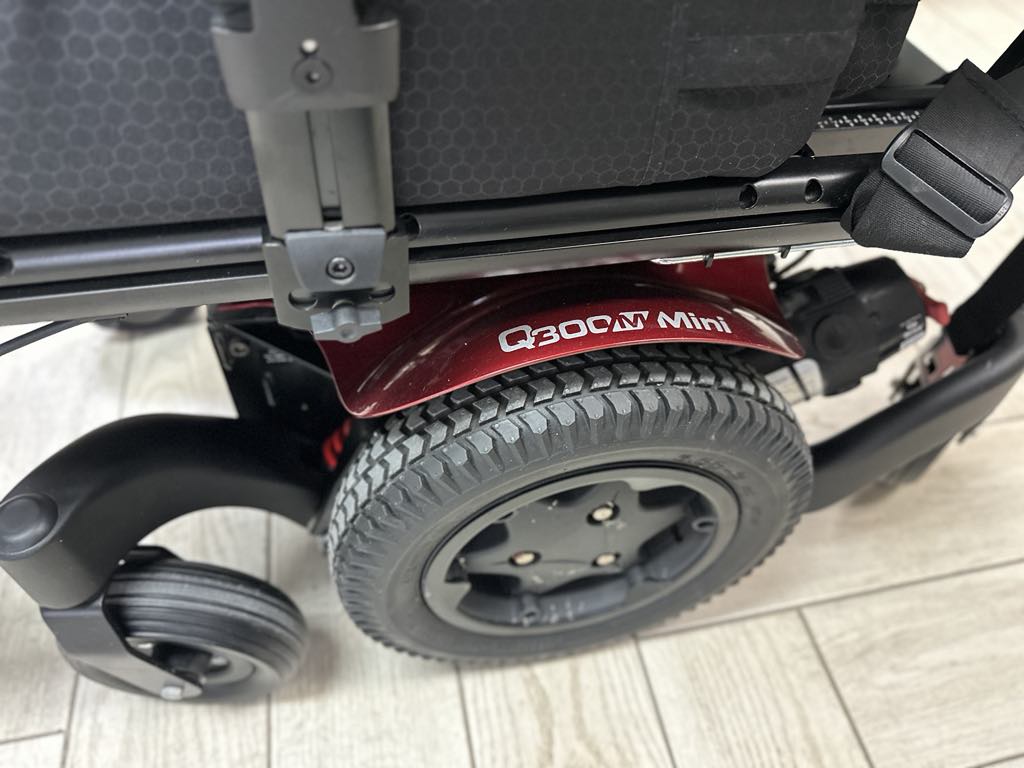 Quickie Q300 Mini With Power Seating System (SEDEO PRO)