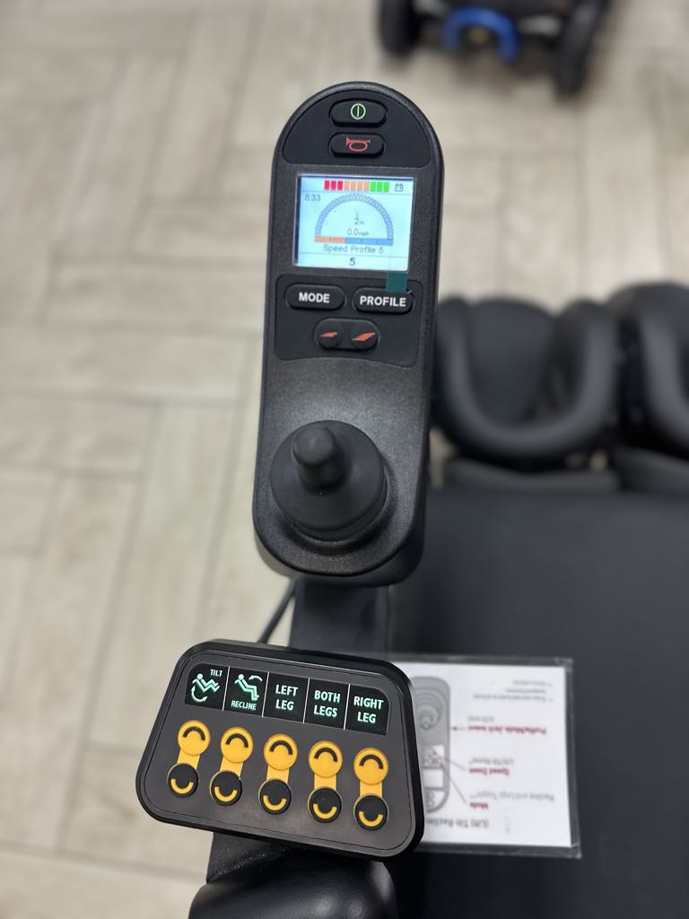 Quickie Q300 Mini With Power Seating System (SEDEO PRO)