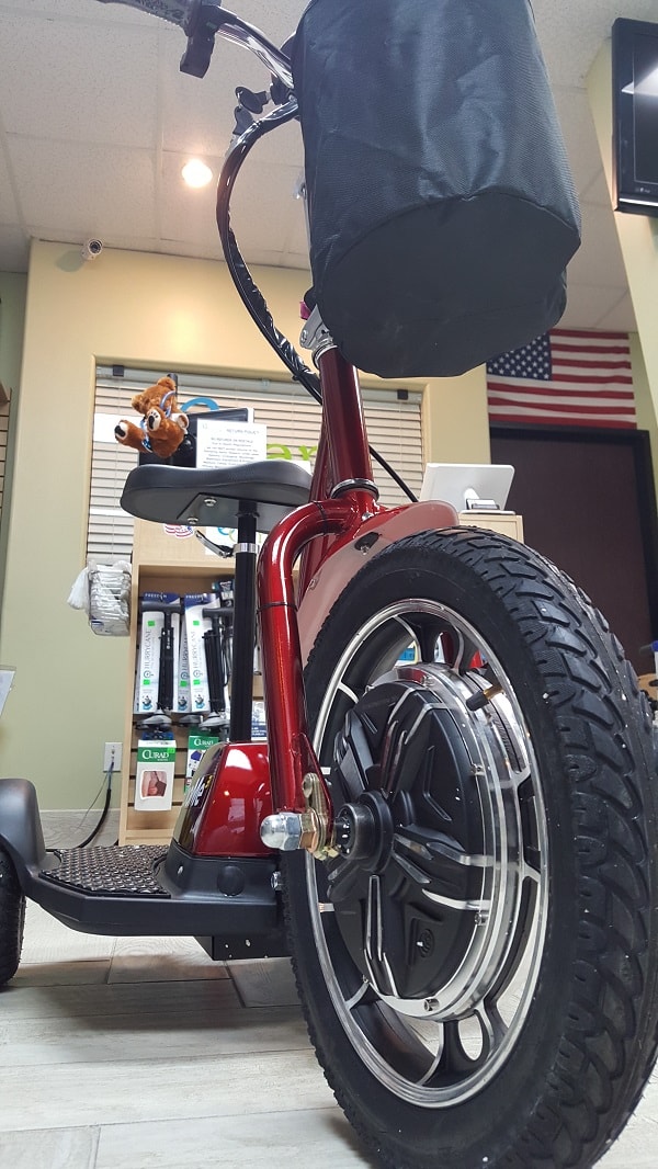 ZooMe Three Wheel Recreational Scooter - 300 Lb Cap
