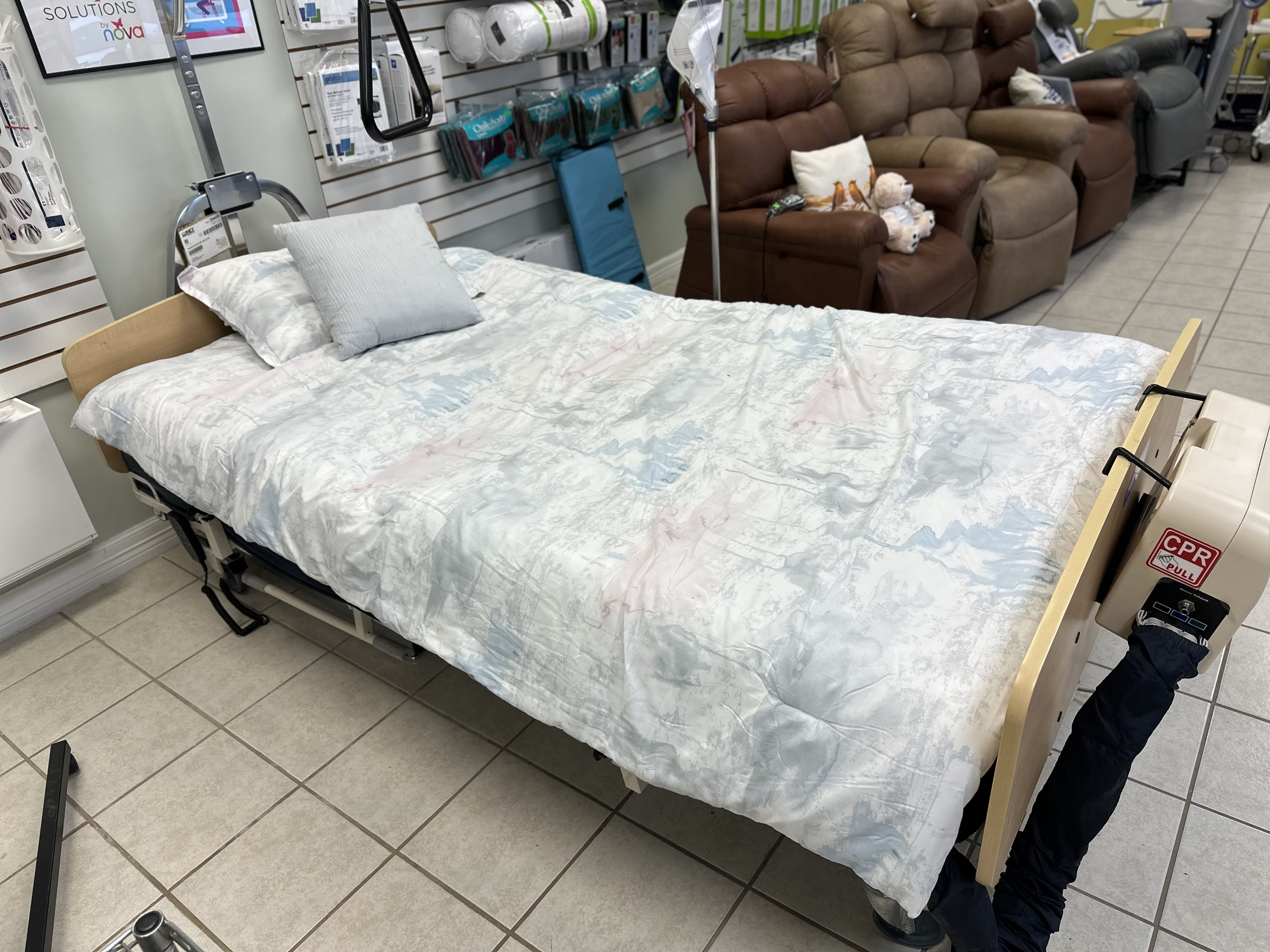 Hillrom Bariatric 48" Hospital Bed with Dynamic Low Air Loss Alt