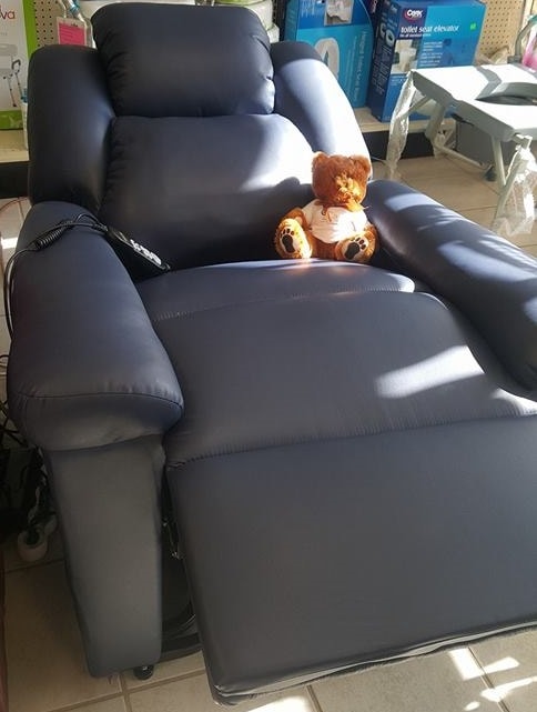 21" Day Dreamer Power Pillow Lift Chair Maxi Comfort Series-375Lb Cap