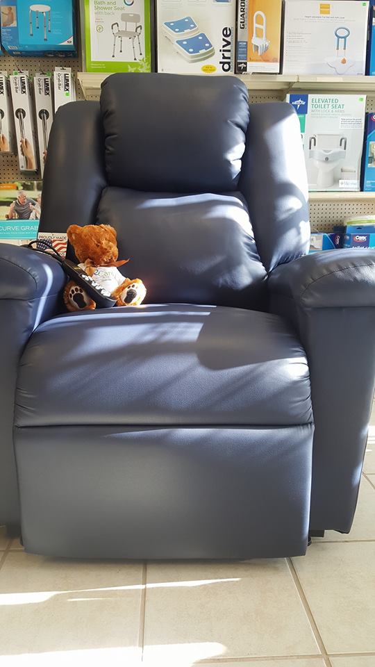 21" Day Dreamer Power Pillow Lift Chair Maxi Comfort Series-375Lb Cap