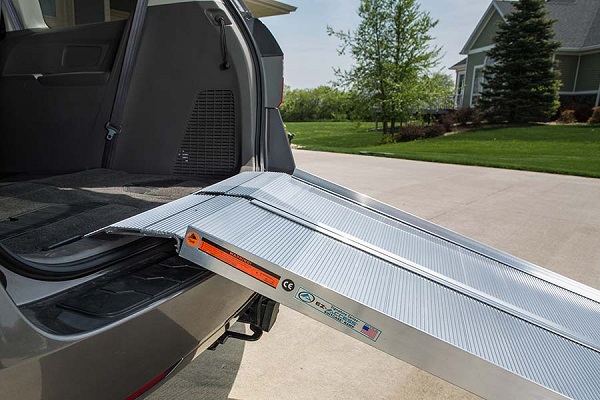 4' Aluminum Singlefold Suitcase Ramp Signature Series-800 Lb Cap