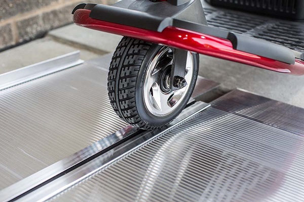 4' Aluminum Singlefold Suitcase Ramp Signature Series-800 Lb Cap